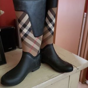 Burberry boots